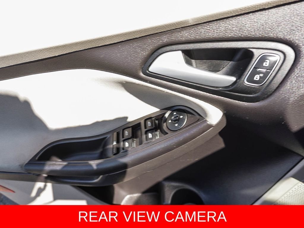 Used 2015  Ford SE image 18