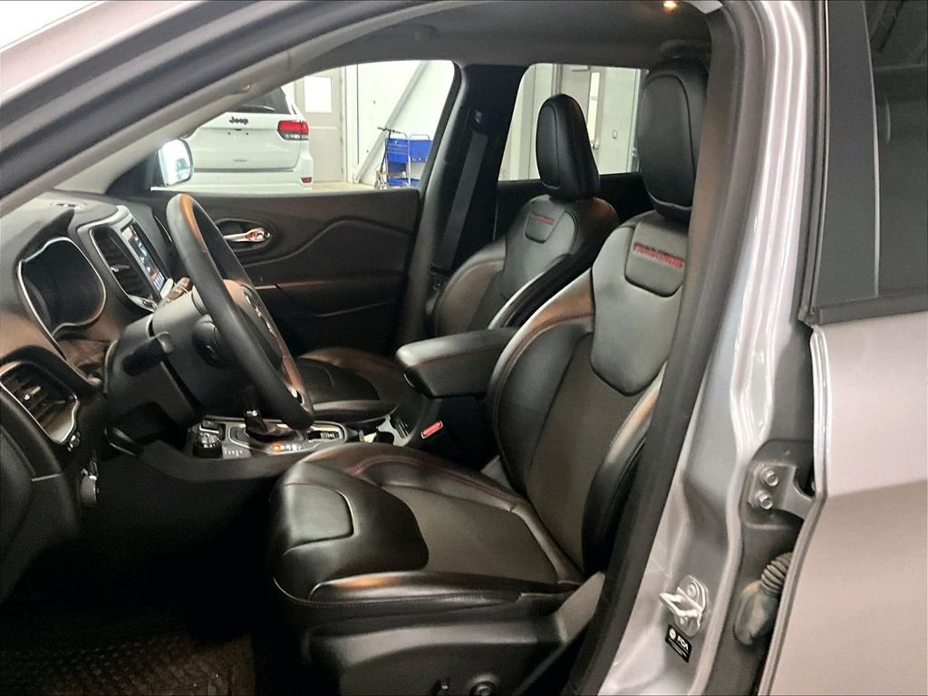Used 2021 Billet Silver Metallic Clearcoat Jeep Trailhawk image 10