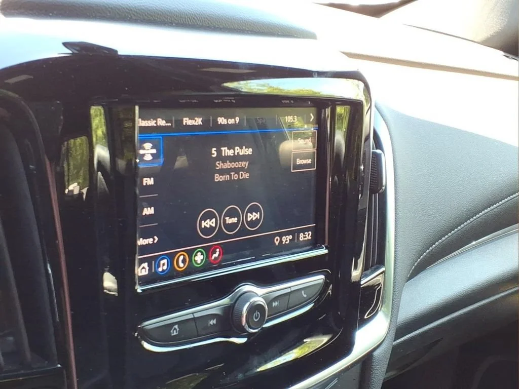 Used 2022 Northsky Blue Metallic Chevrolet LT Cloth image 4