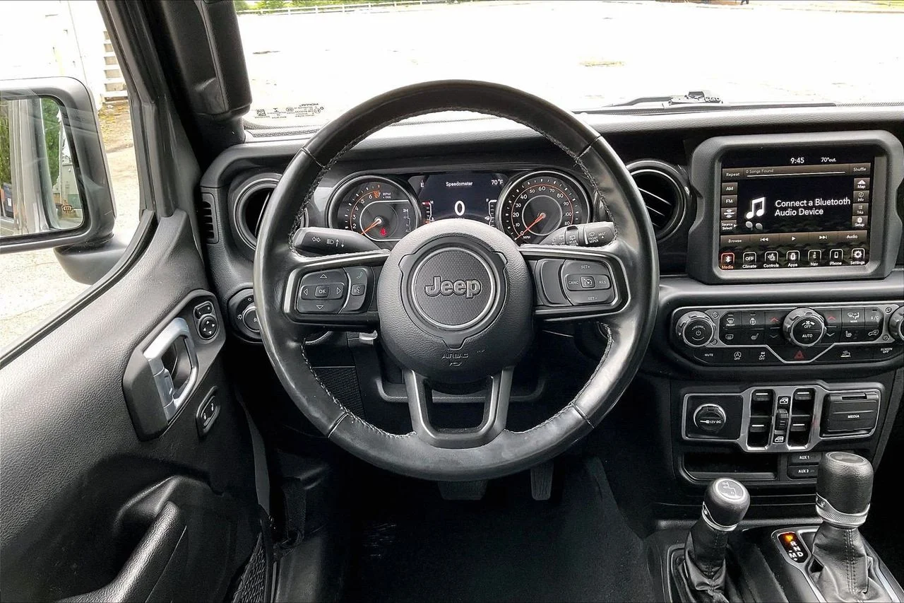 Used 2022 Gray Jeep Sport Altitude image 10
