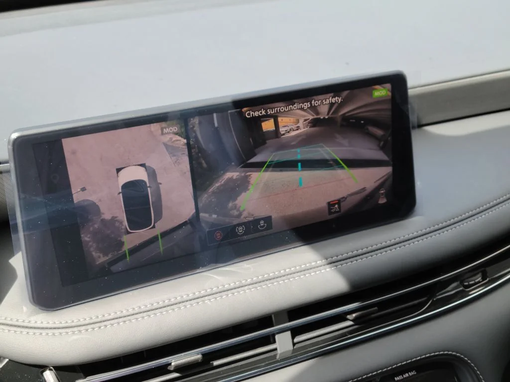 New 2027 HARBOR GRAY INFINITI Luxe FWD image 19