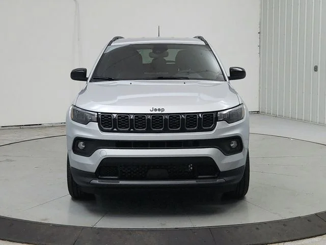 New 2026 Silver Zynith Metallic Clearcoat Jeep Latitude image 3