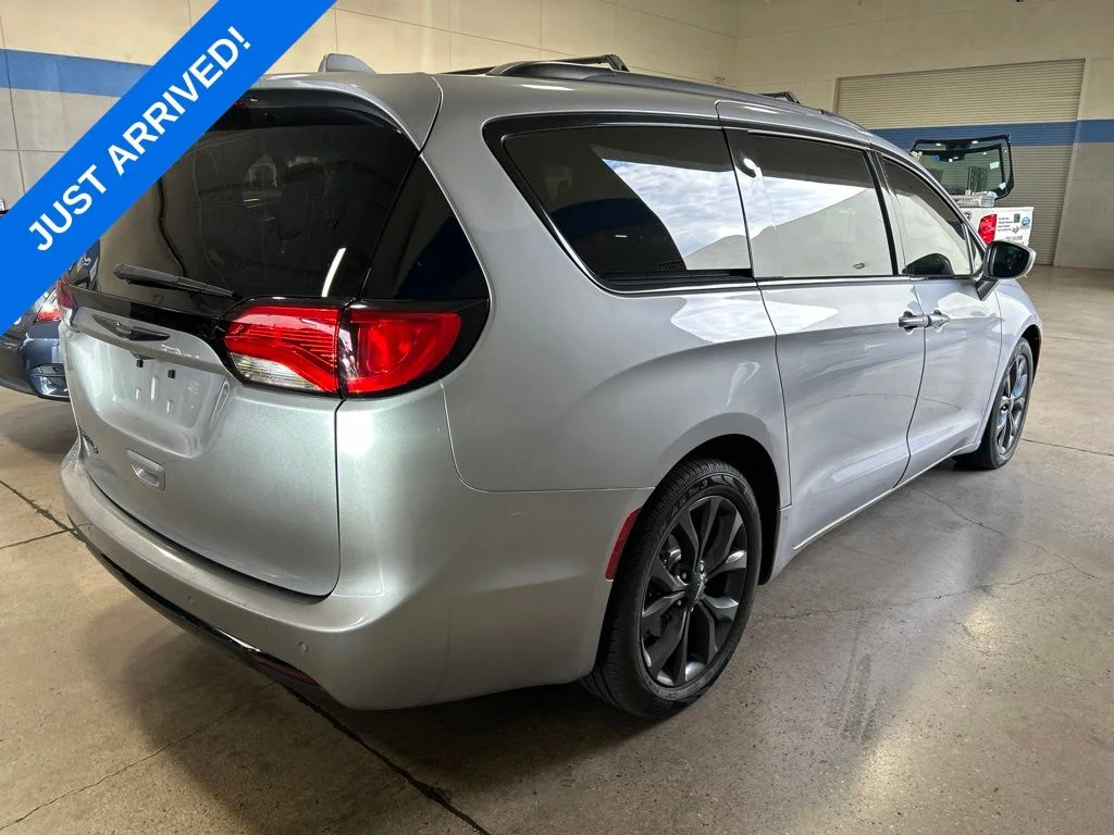 Used 2020 Billet Silver Metallic Chrysler Touring L Plus image 3