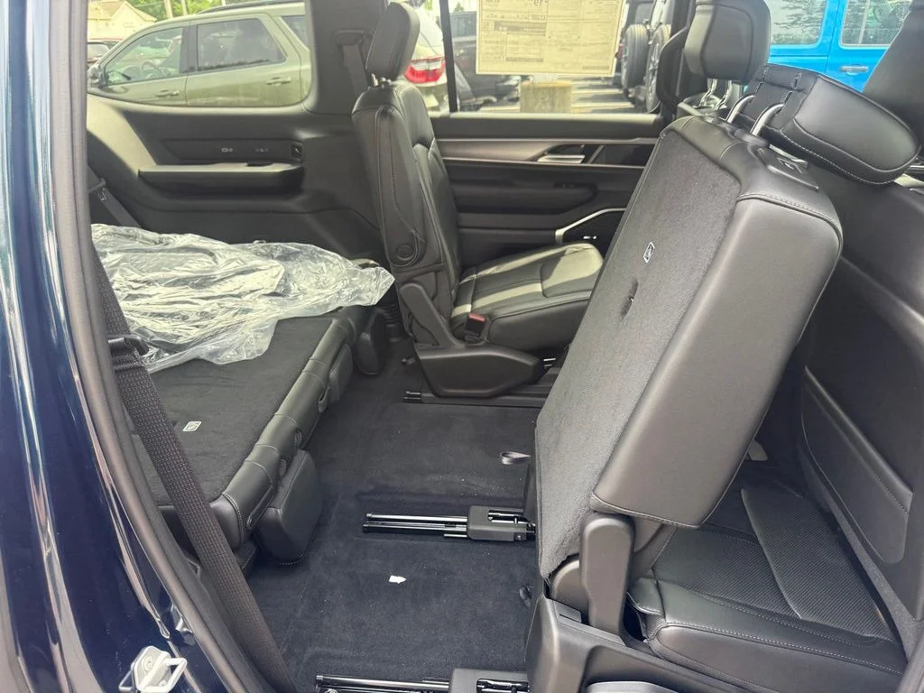 New 2026 Fathom Blue Pearlcoat Jeep Upland image 57