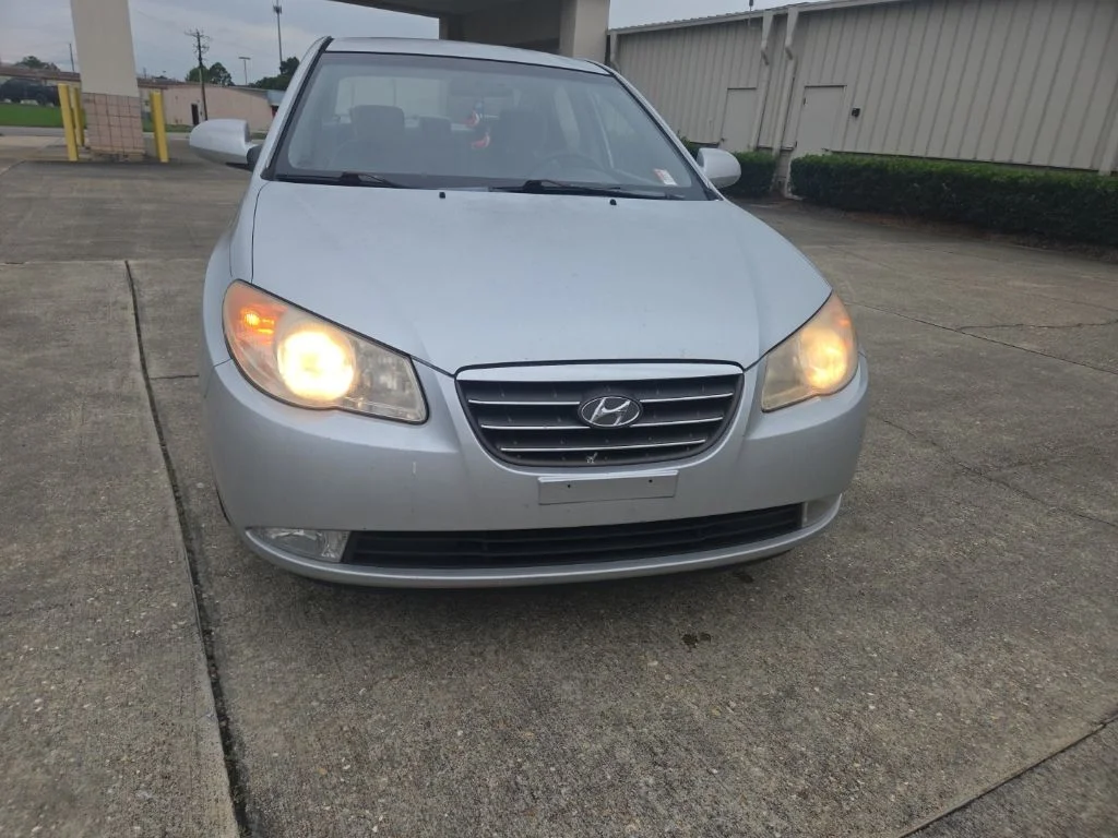 Used 2009 Silver Hyundai GLS image 2
