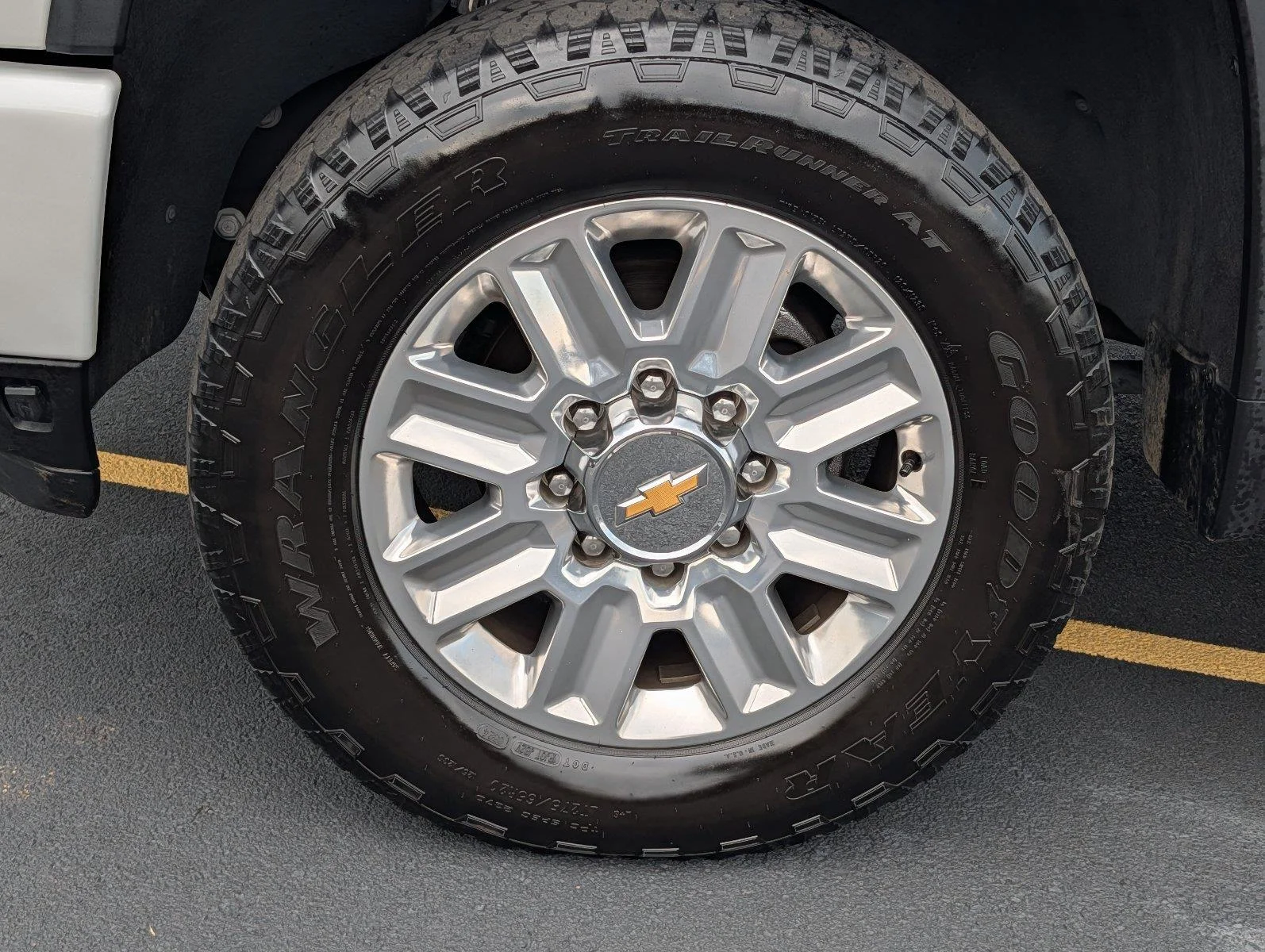 Used 2024 Iridescent Pearl Tricoat Chevrolet High Country image 10