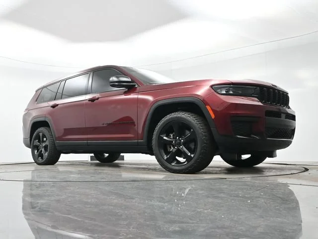 Used 2021 Velvet Red Pearlc Jeep Altitude image 24