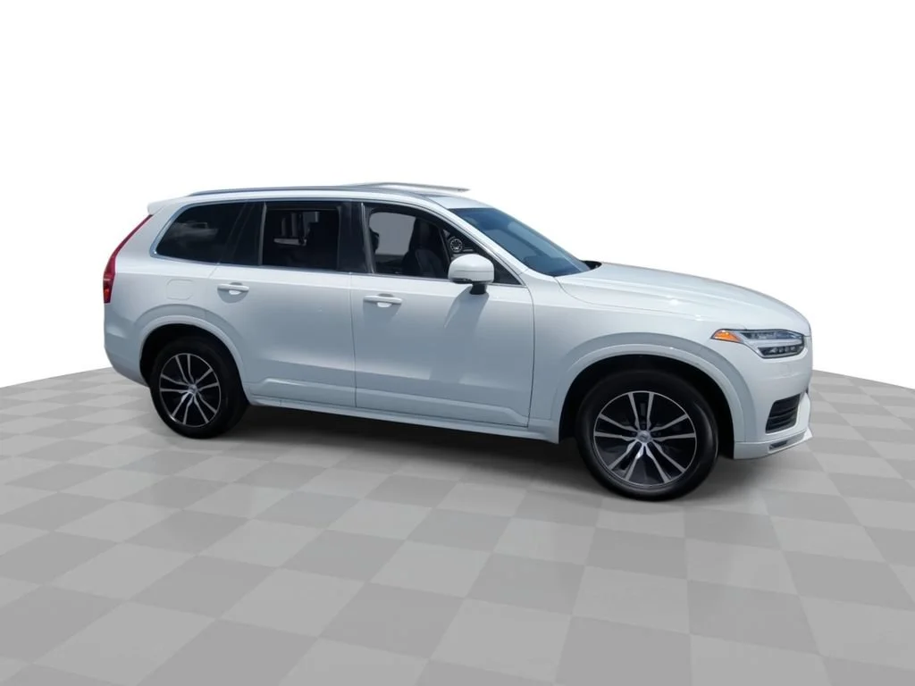 Used 2020 White Volvo T6 Momentum 7 Passenger image 9
