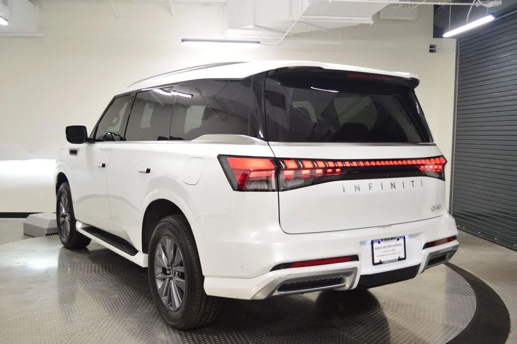 Certified Used 2025 White INFINITI PURE image 3