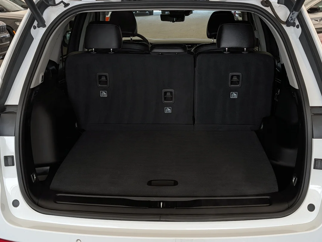 Certified Used 2023 White Jeep Limited - - 4x4 - Luxury Tech II - Command View Sunroof - Passenger Display & More! image 31