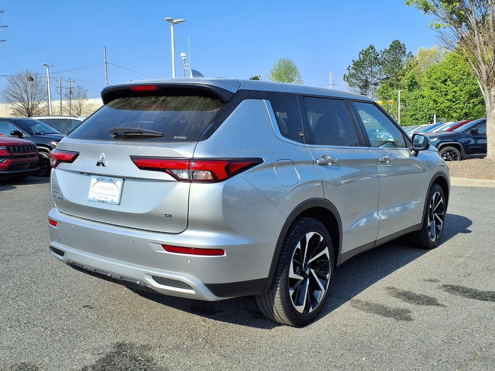 Used 2024  Mitsubishi SE image 2