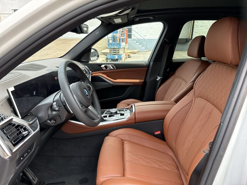 New 2026 White Metallic BMW xDrive50e image 11