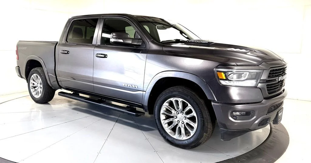 2022 RAM 1500 Laramie 4x4 Crew Cab 5'7's photo