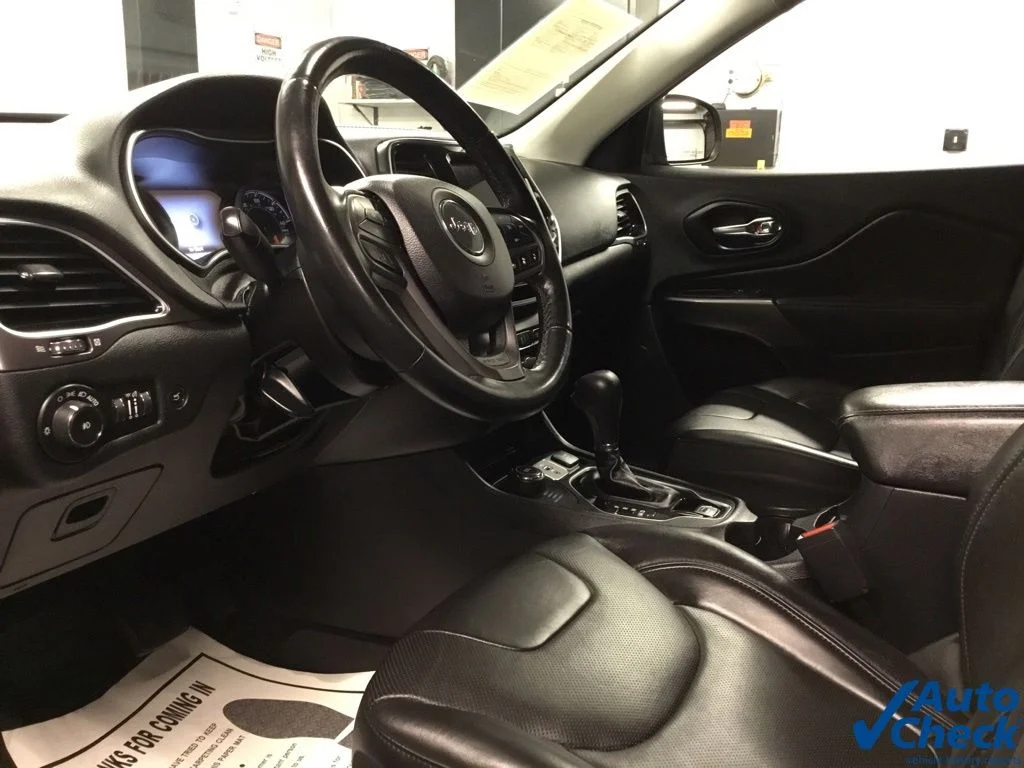 Used 2019 Blue Jeep Limited image 22
