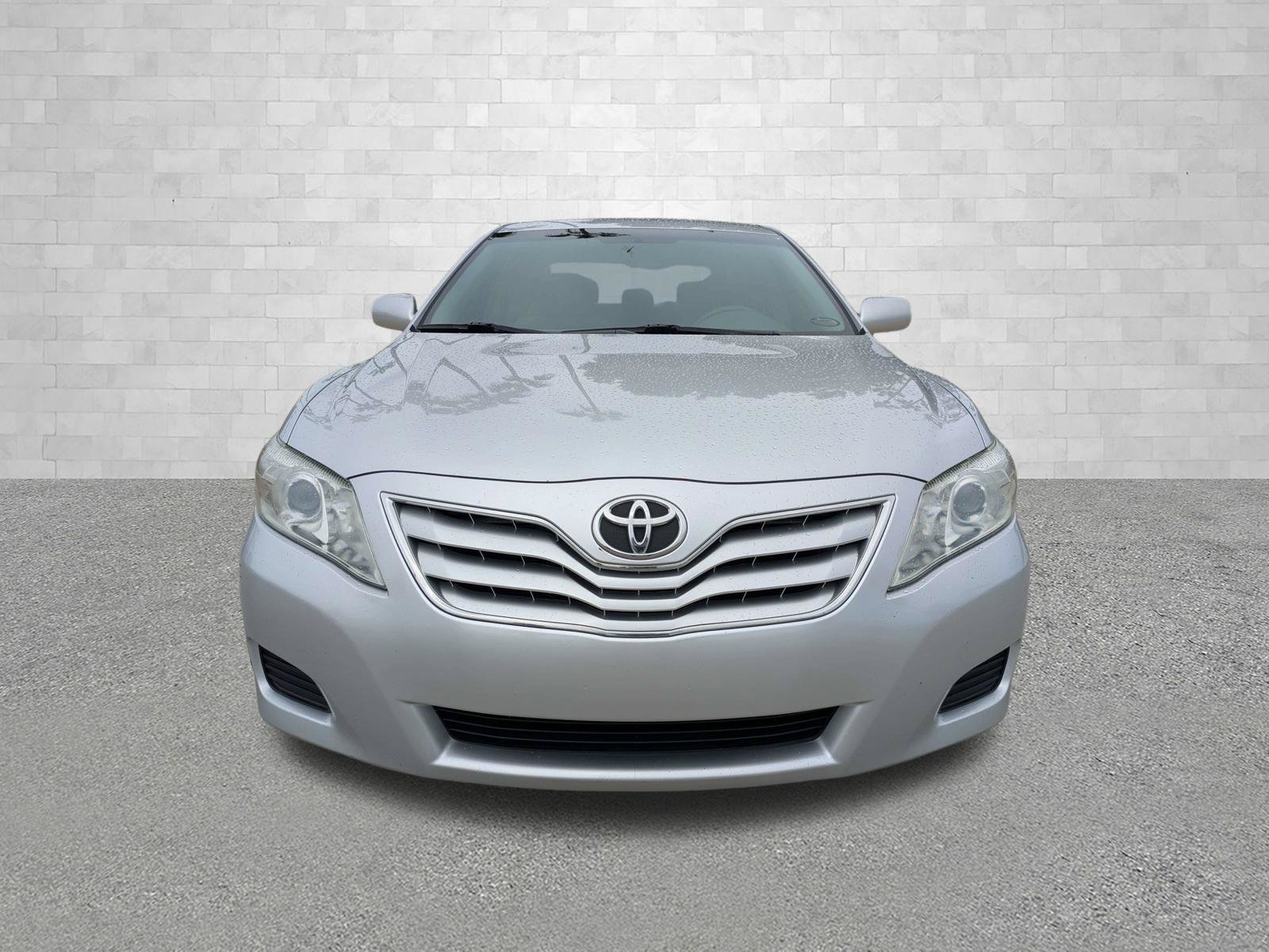 2010 Toyota Camry LE - Photo 6