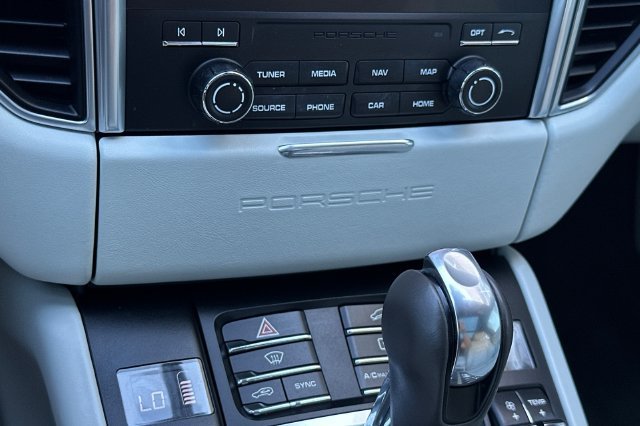 Used 2017  Porsche Turbo image 20