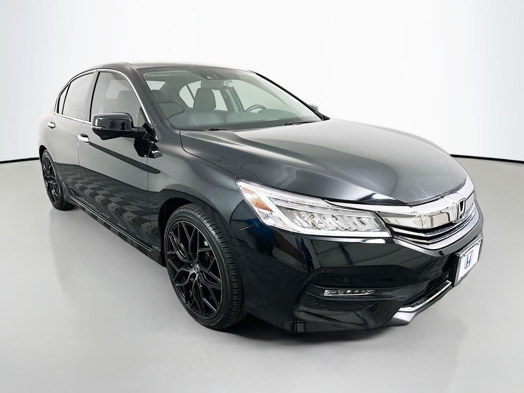 Used 2017 Crystal Black Pearl Honda Touring image 3