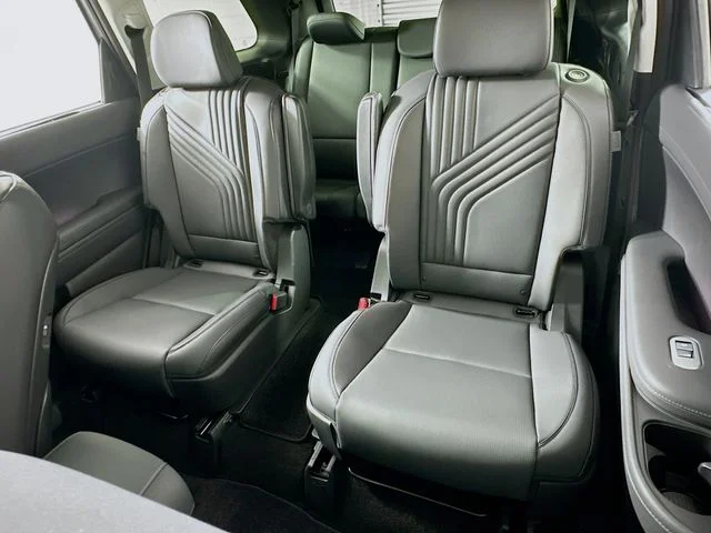 New 2026 Silver Hyundai SEL Premium image 11