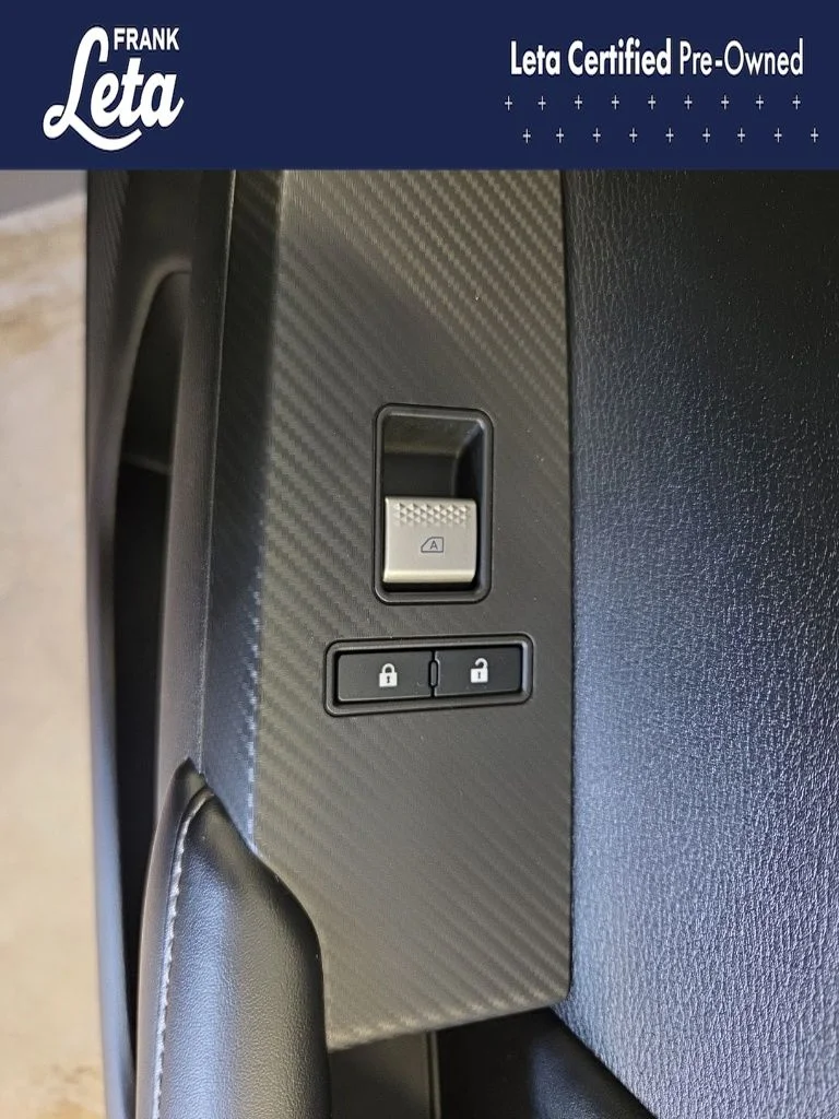 Used 2022 Blue Mitsubishi SE image 22