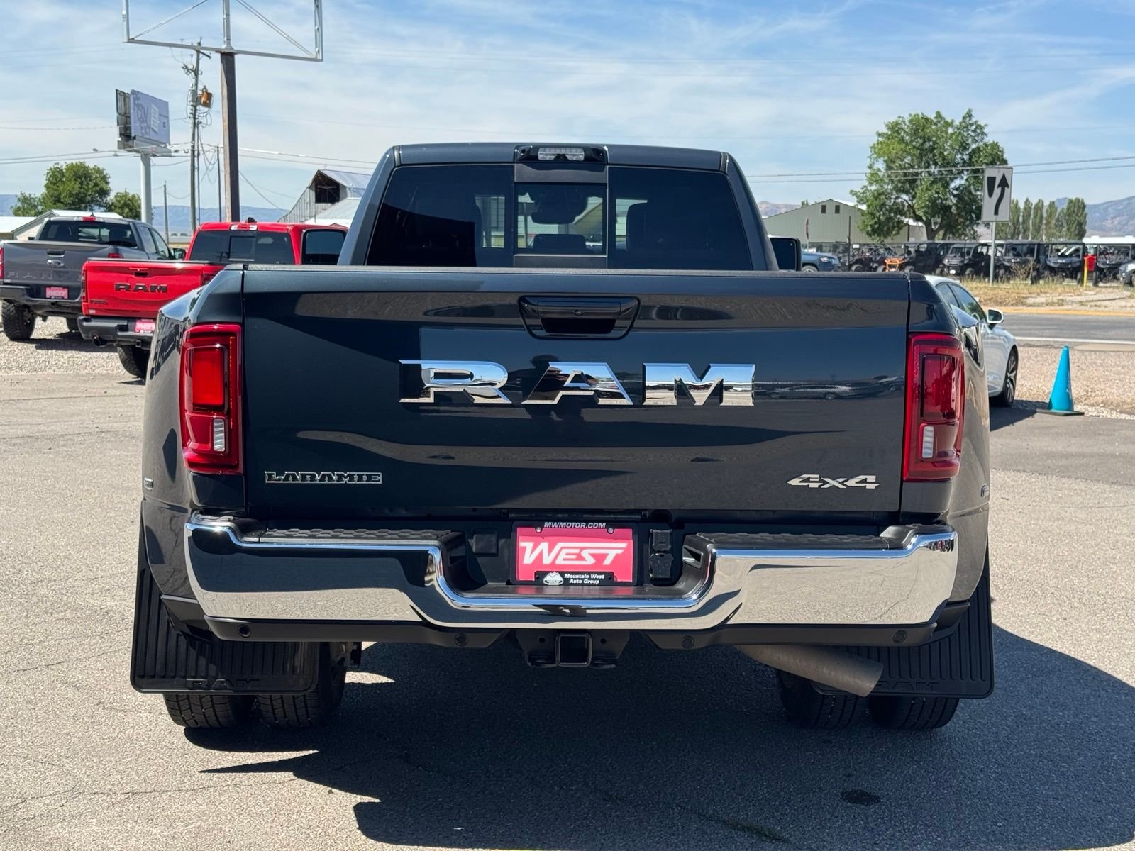 View vehicle photo 7