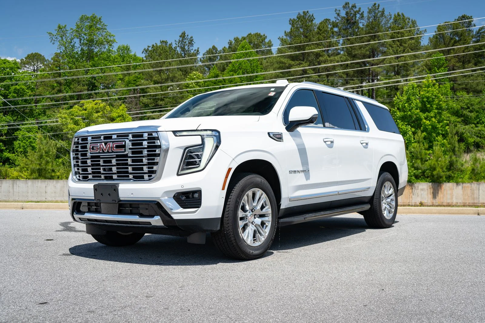 Used 2025 White GMC Denali image 3