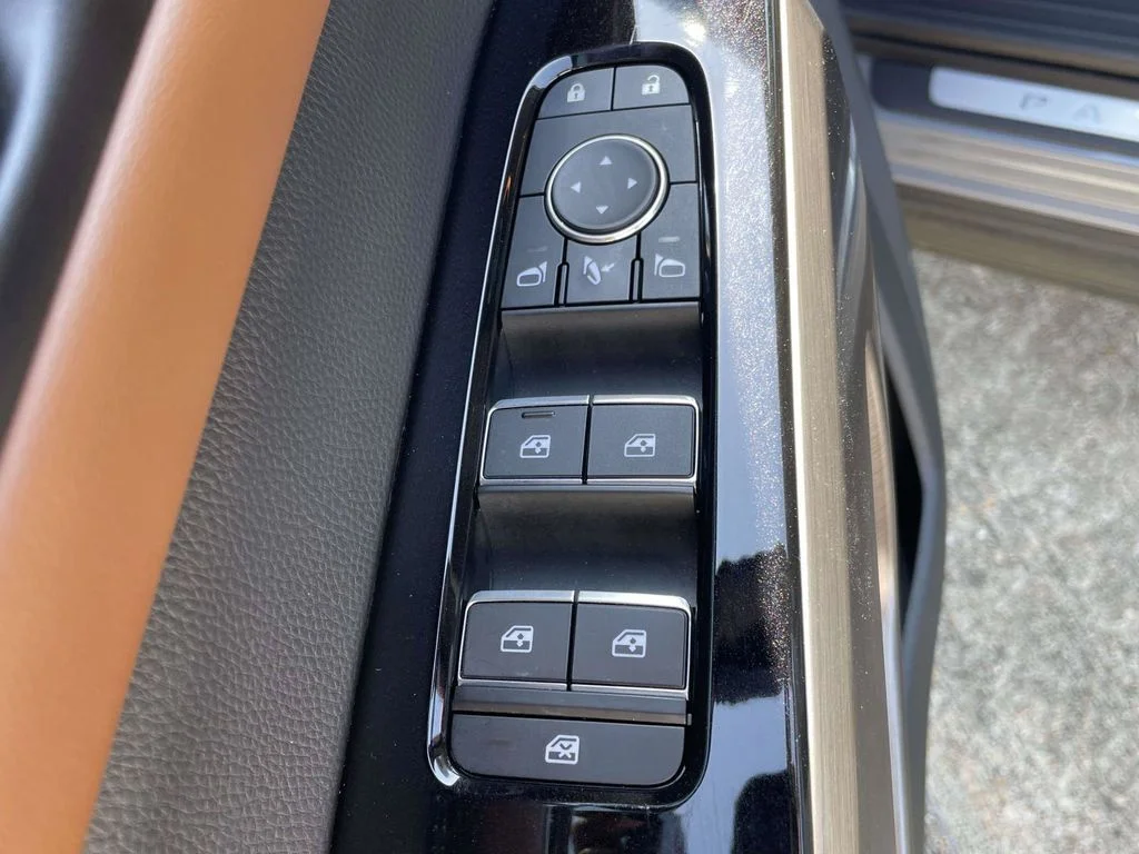 Used 2024 Gray Nissan Platinum image 16