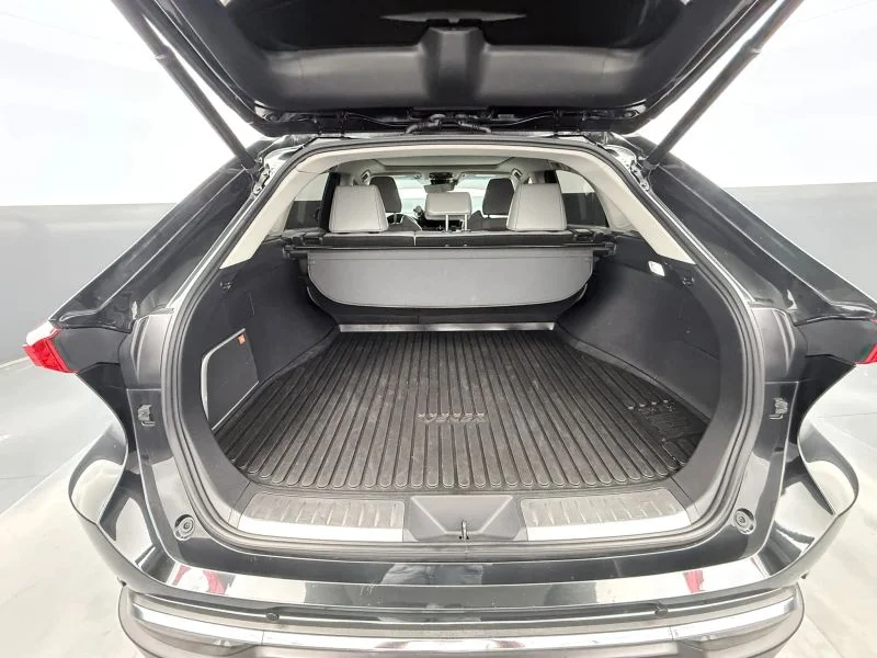 Used 2021  Toyota Limited Sport Utility 4D image 23