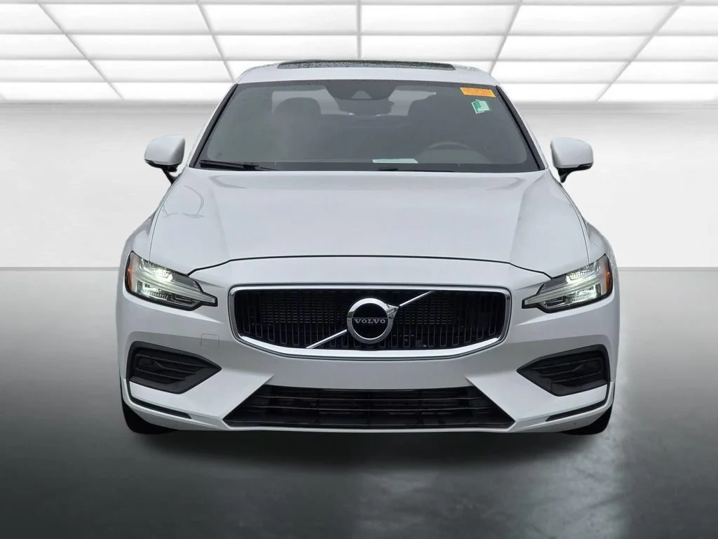 Used 2020 White Volvo T5 Momentum image 14