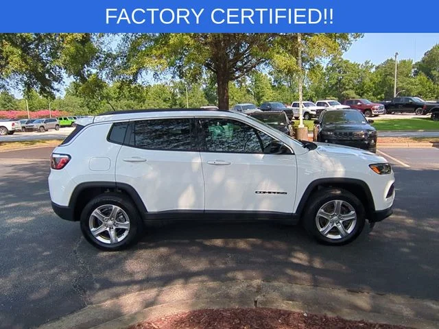 Used 2024 White Jeep Latitude image 6