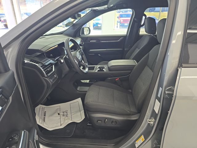 Used 2025 Silver GMC Elevation image 13