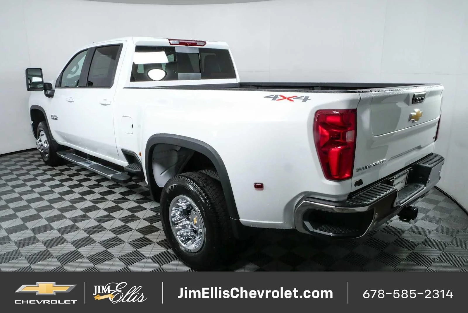 New 2026 Summit White Chevrolet LT DRW image 27