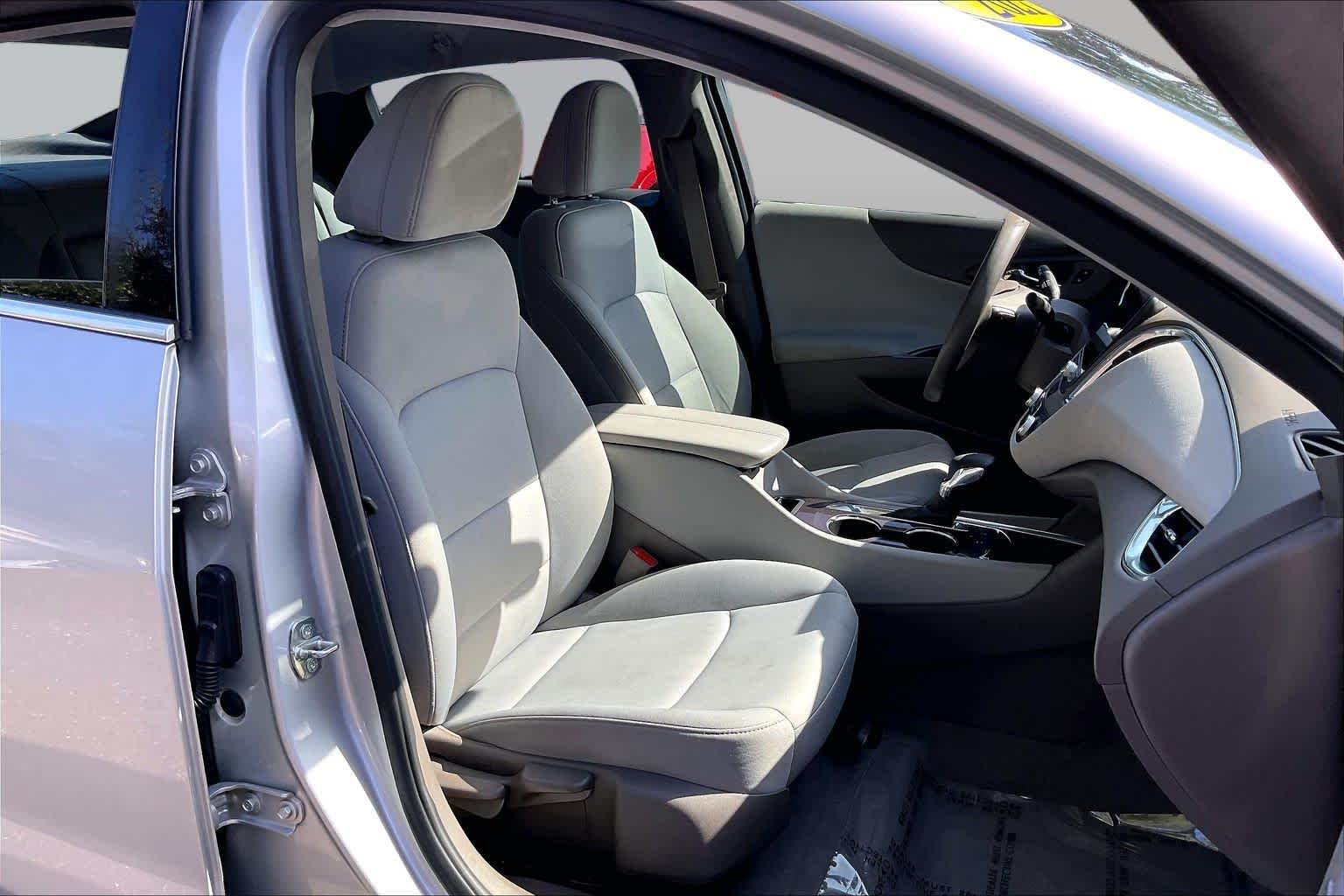 Used 2021 Silver Ice Metallic Chevrolet LT image 8