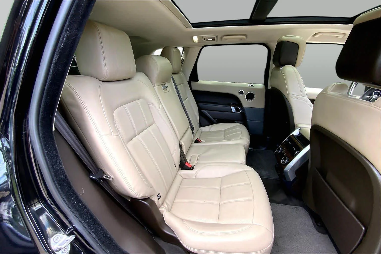 Used 2018 Narvik Black Land Rover HSE image 18