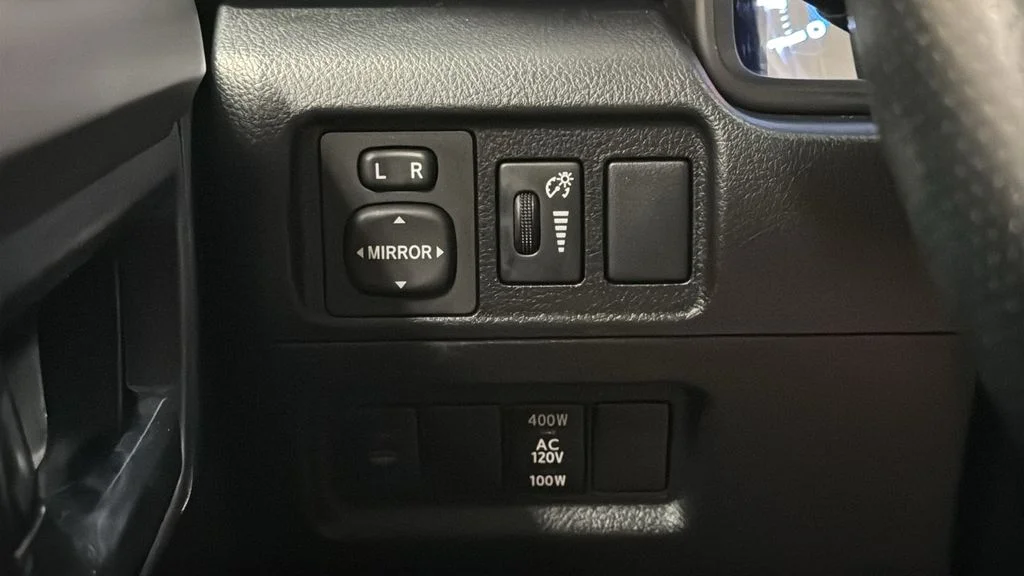 Used 2015 Red Toyota SR5 image 25