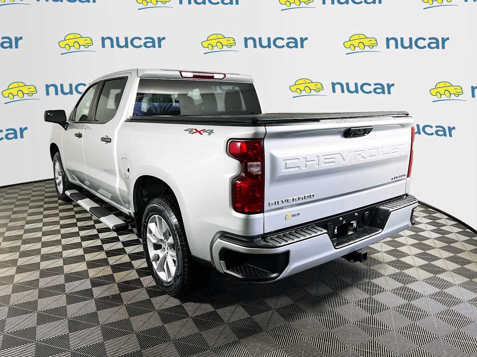 Used 2022 Silver Ice Metallic Chevrolet Custom image 5