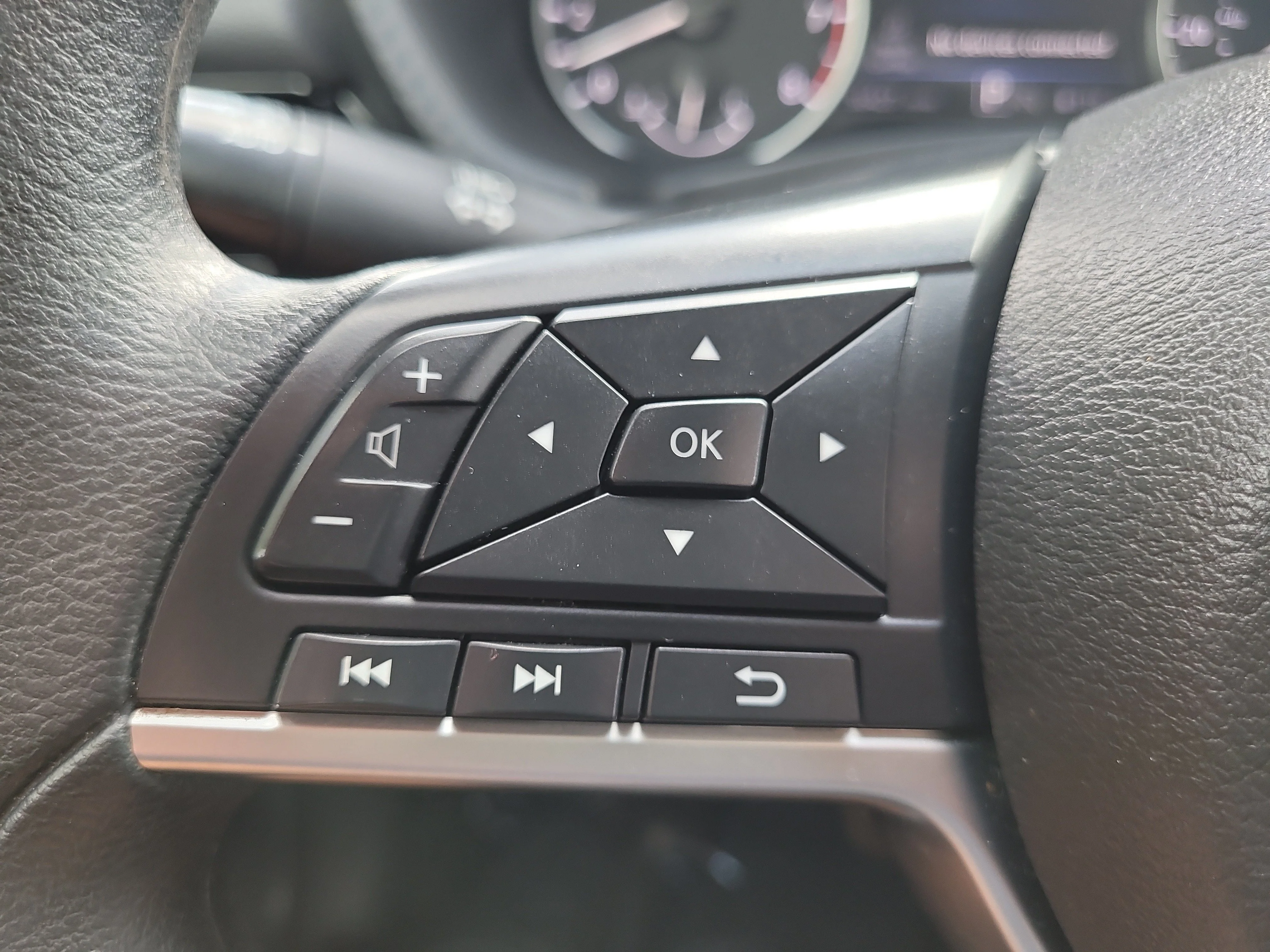 Used 2024 Gun Metallic Nissan SV image 27
