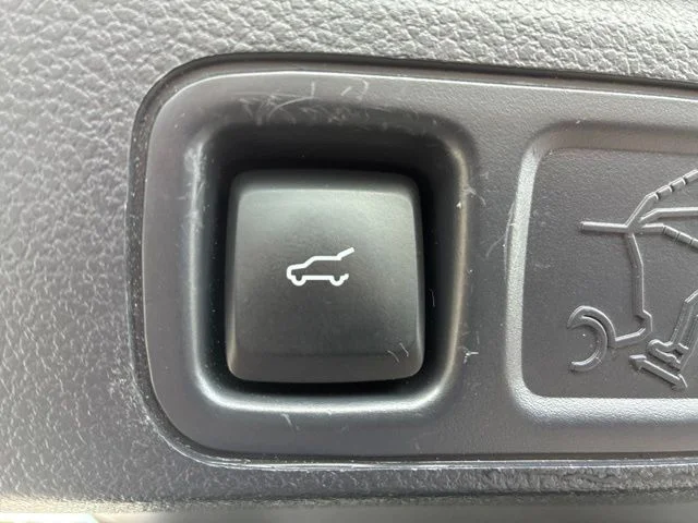 Used 2023 Oxford White Ford Limited image 9