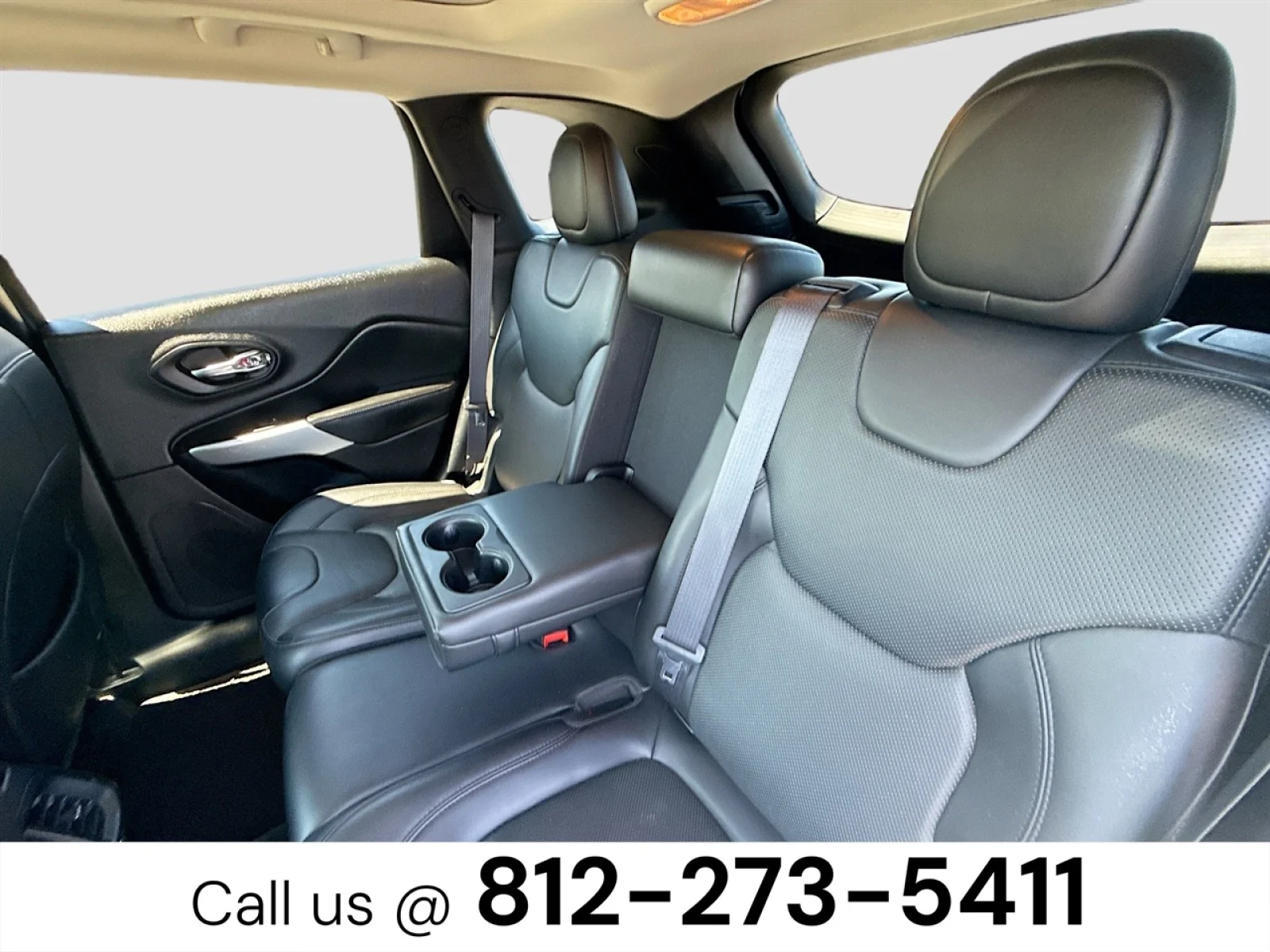 Used 2017  Jeep Overland image 25