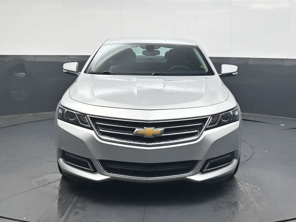 Used 2020 Silver Chevrolet LT image 9