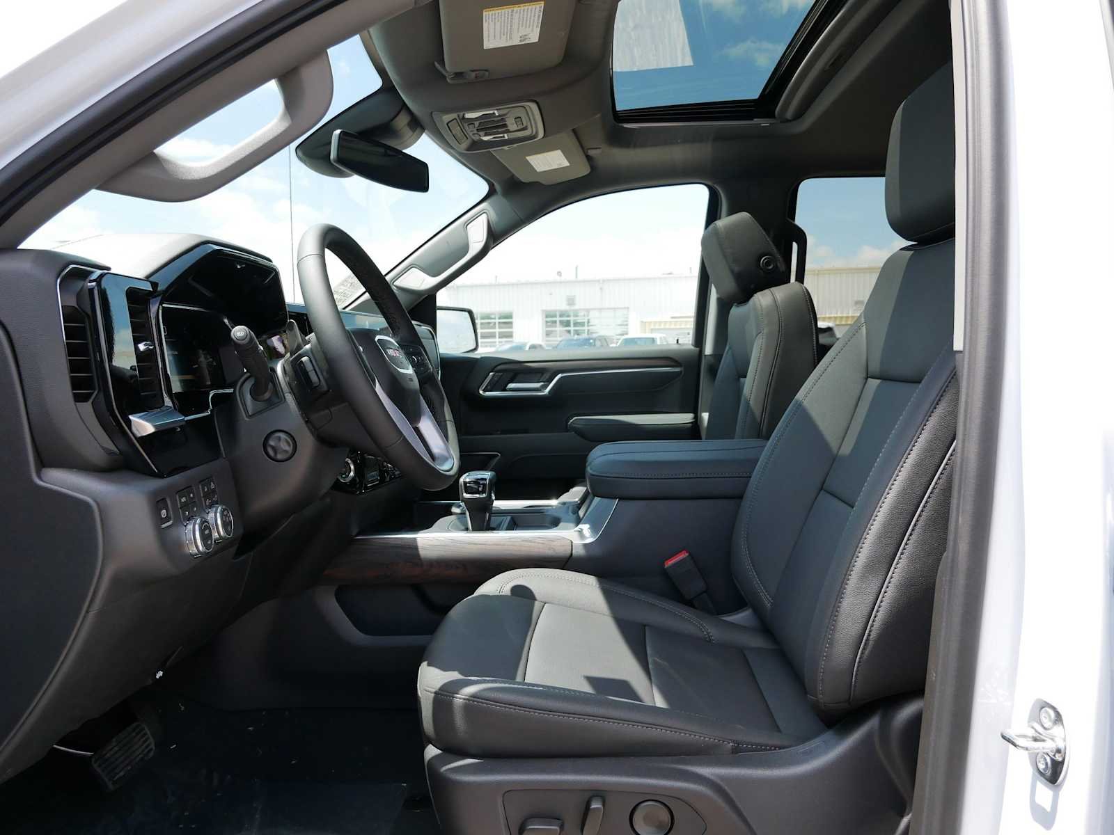 2026 GMC Sierra 1500 SLT - Photo 11