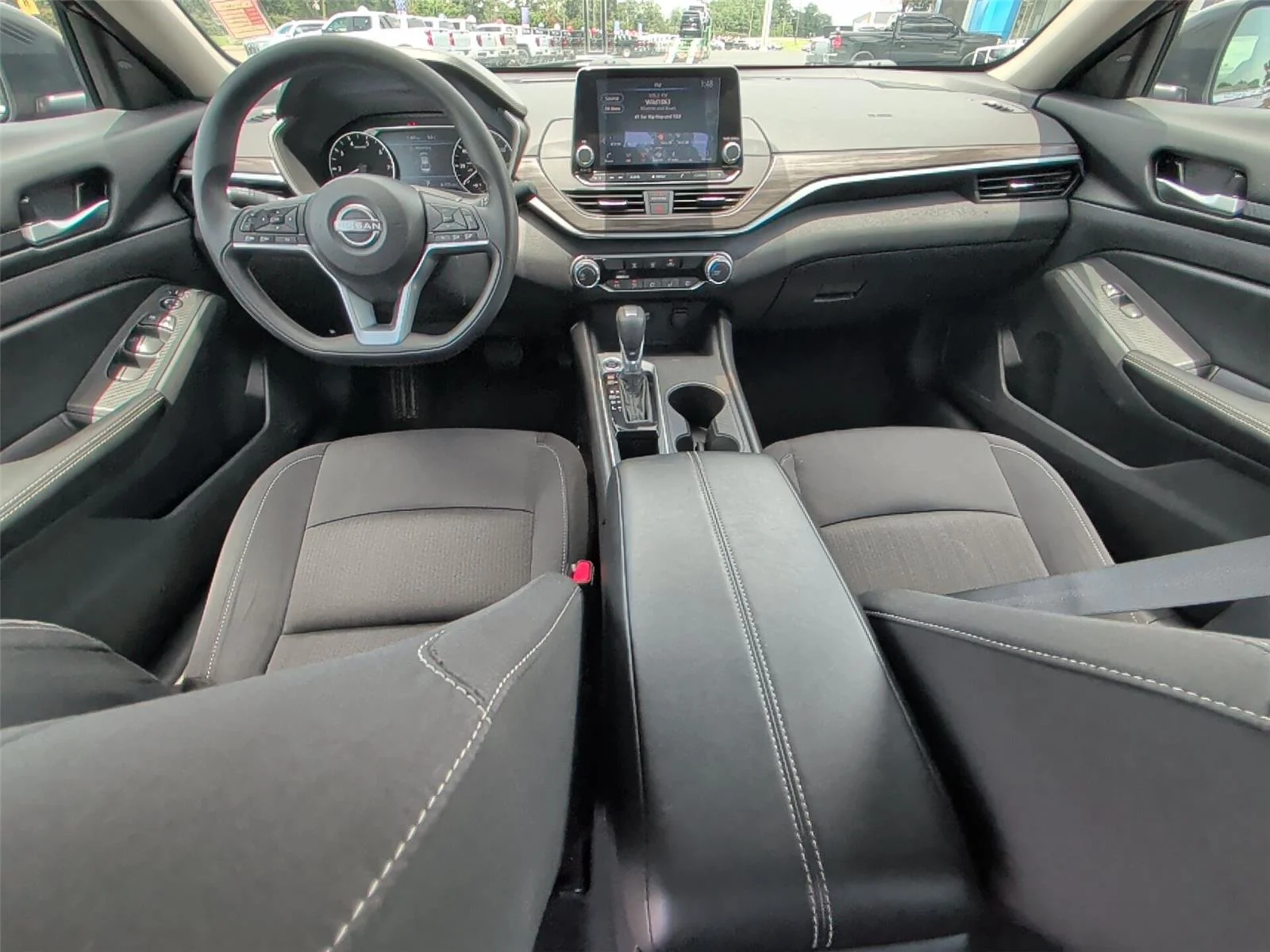 Used 2025 Garnet Pearl Metallic Nissan SV image 29