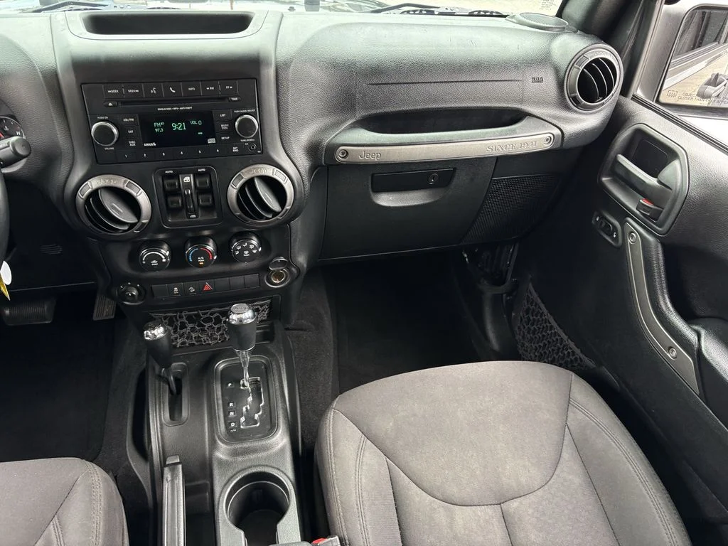Used 2018 Gray Jeep Unlimited Sport image 22