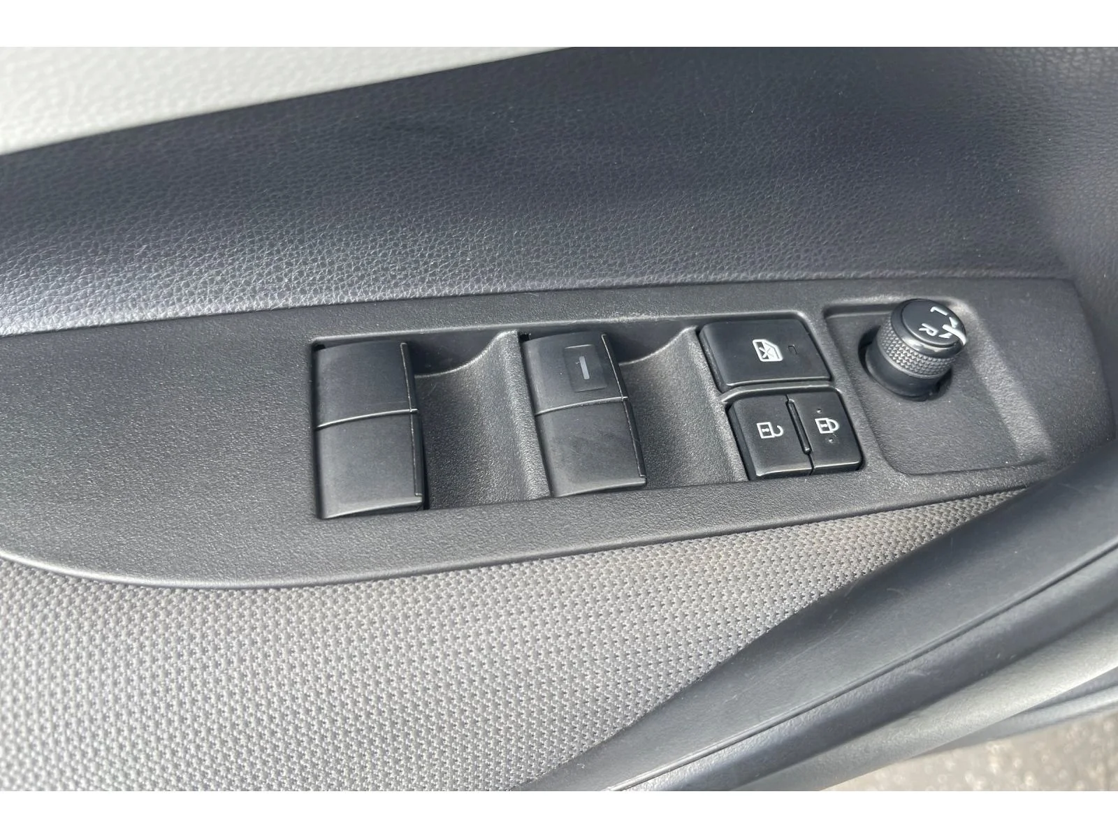 Used 2022 WHITE Toyota Hybrid LE image 12