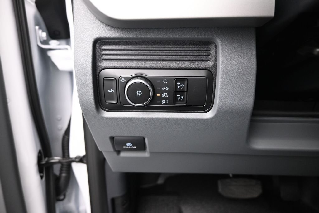 New 2026 Oxford White Ford XL image 11