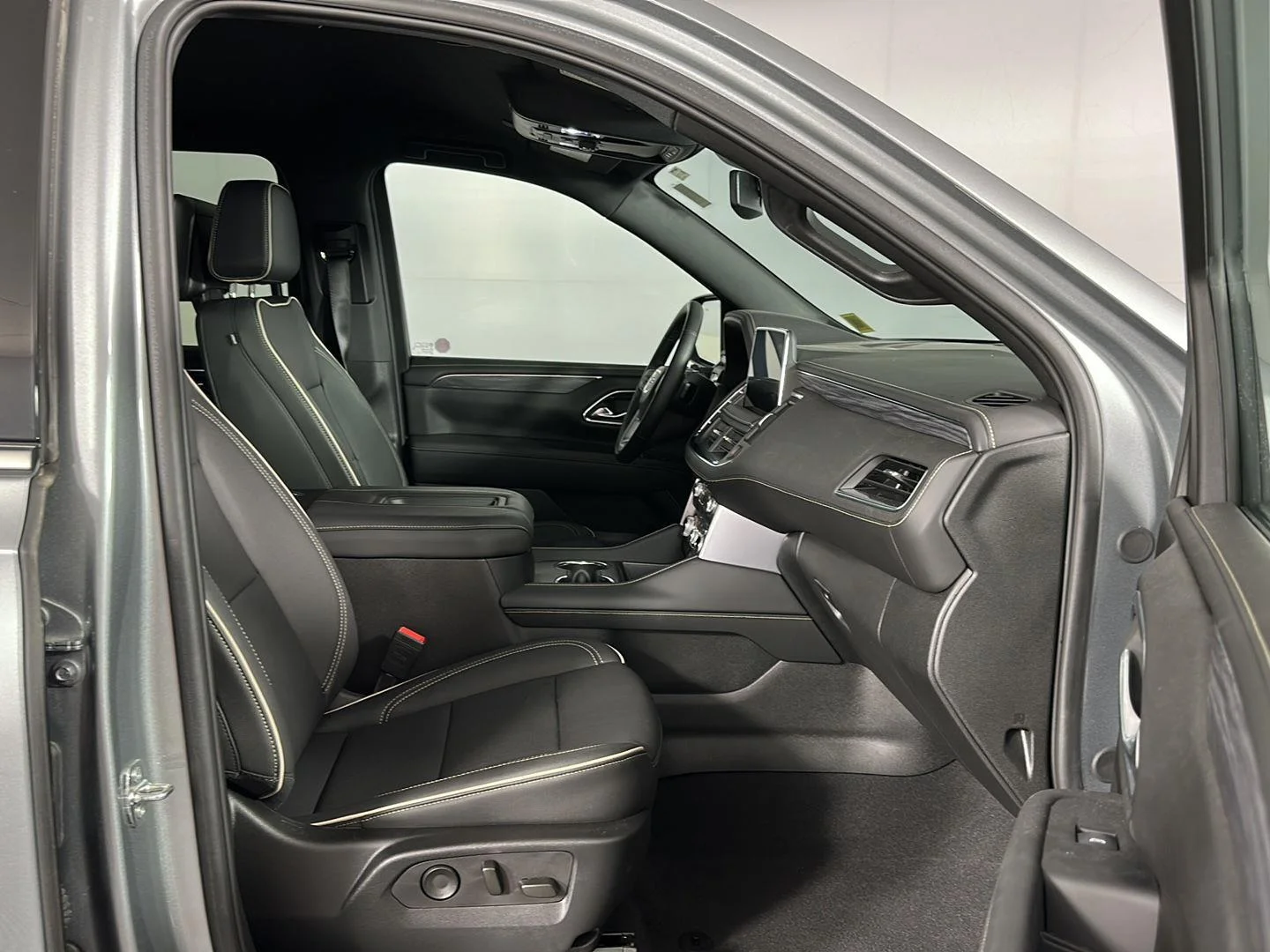 Used 2024 Sterling Metallic GMC SLT image 34