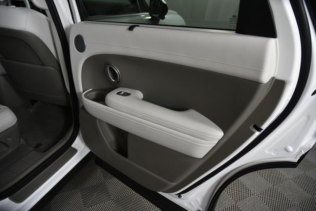 New 2026 White Hyundai SEL Premium 7P image 24