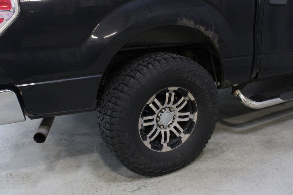 Used 2010 Black Ford XLT image 23