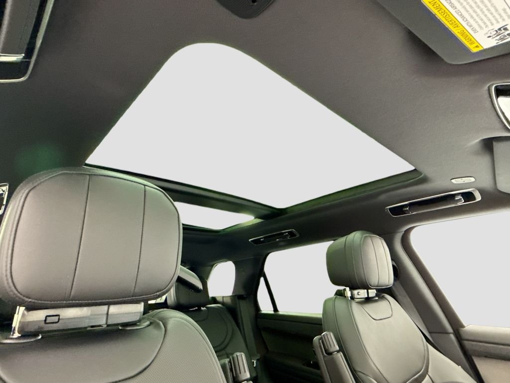New 2026 Carpathian Grey Land Rover SE image 18