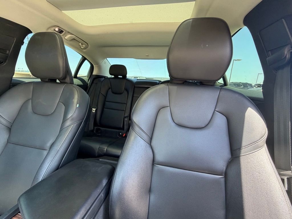 Used 2021 Gray Volvo T5 Momentum image 12