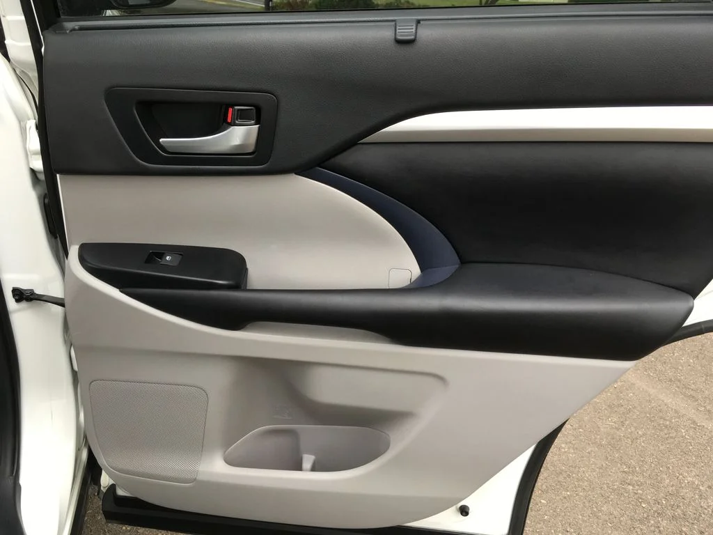Used 2019 White Toyota XLE image 32
